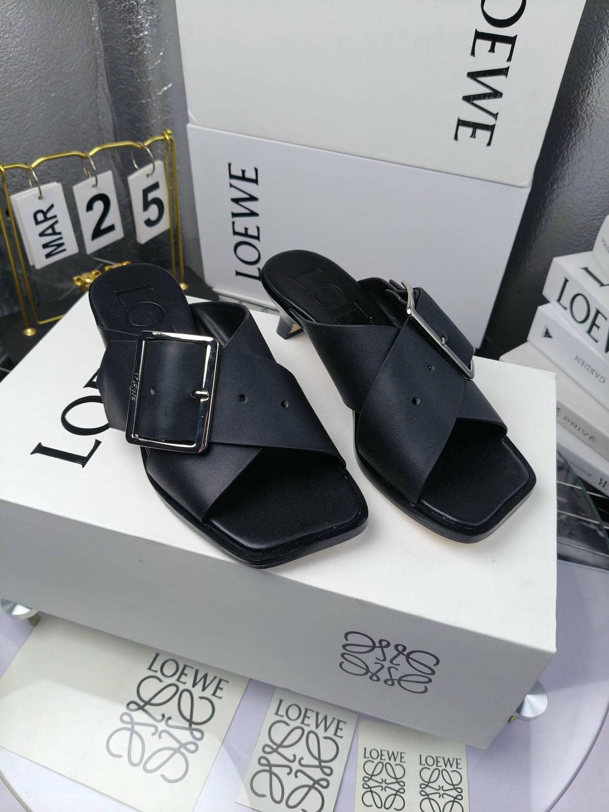 Loewe 25SS slider